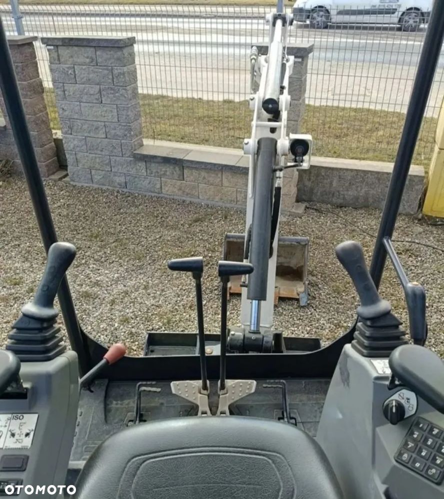 Bobcat E17z - 13