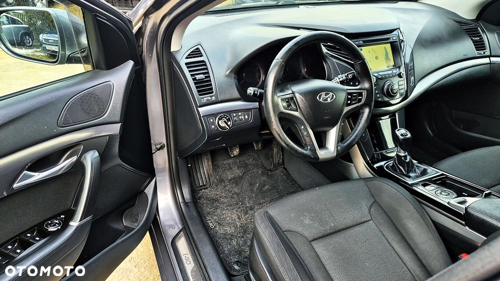Hyundai i40 Kombi blue 1.6 Family+ - 29