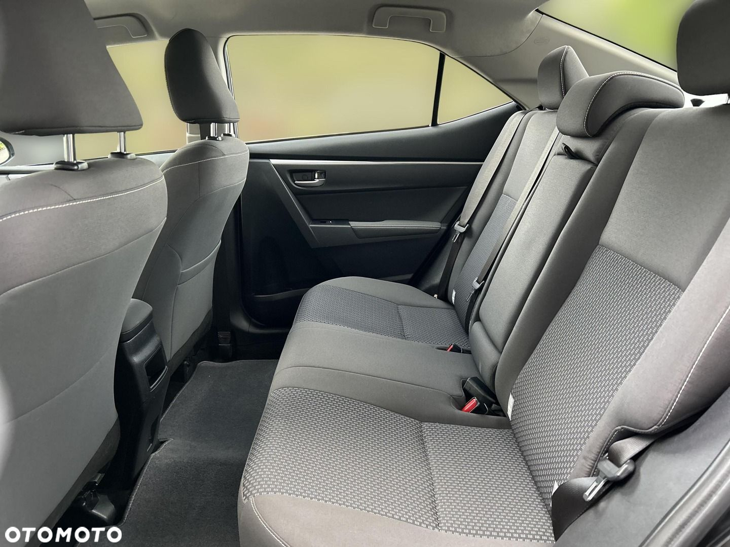 Toyota Corolla 1.6 Classic Plus - 17