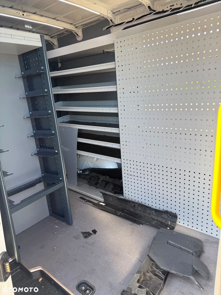 Volkswagen CRAFTER L2H2 FULL OPCJA - 17