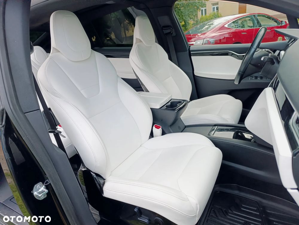 Tesla Model X - 31