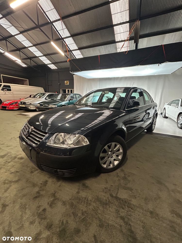 Volkswagen Passat - 1
