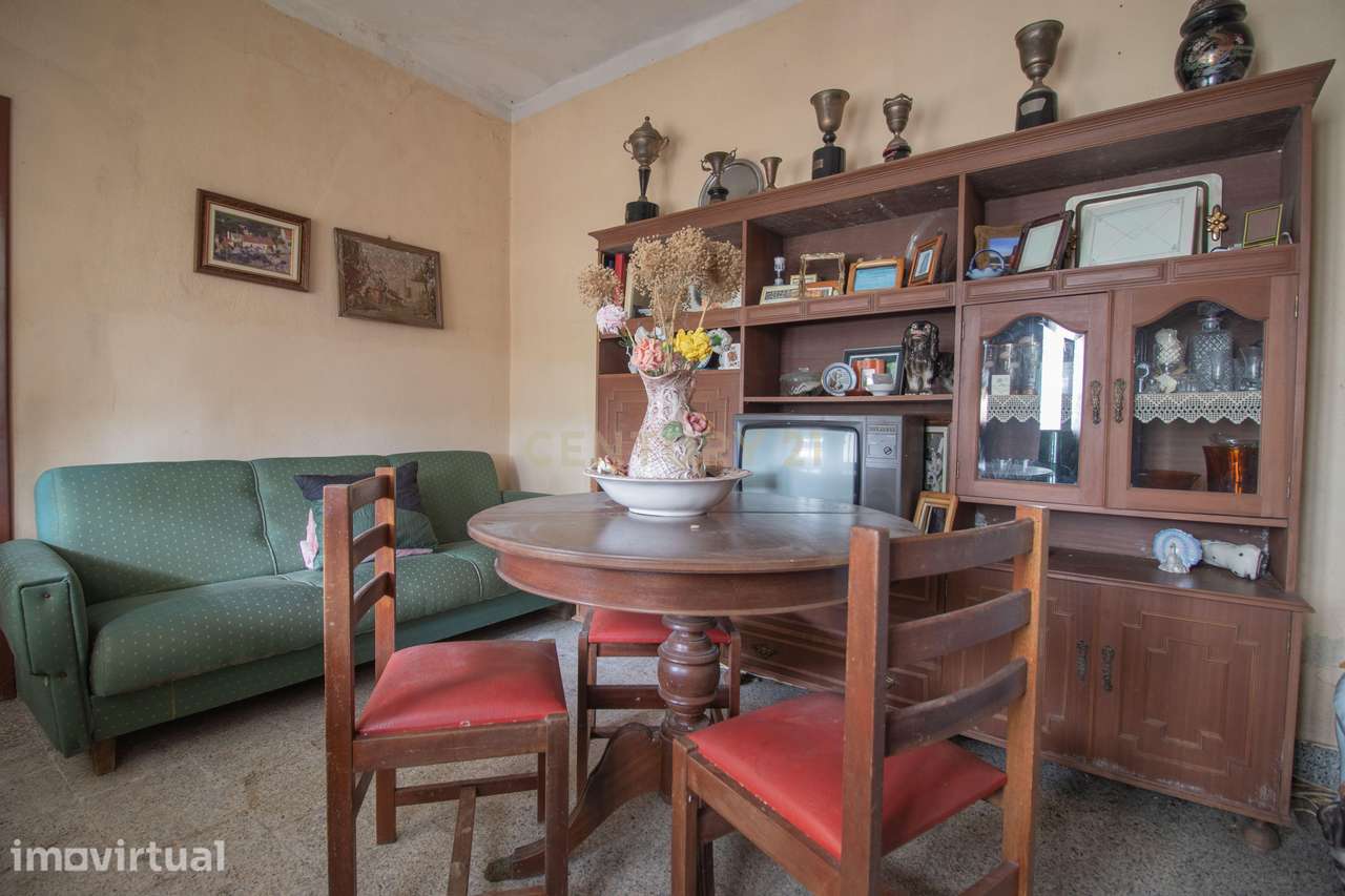 Moradia T4 com Garagem e Quintal em Chão de Couce – Oportunidade com P - Grande imagem: 3/32