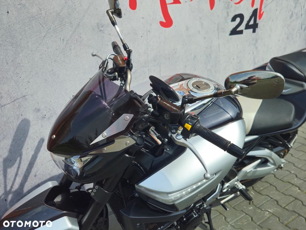 Suzuki GSX - 13