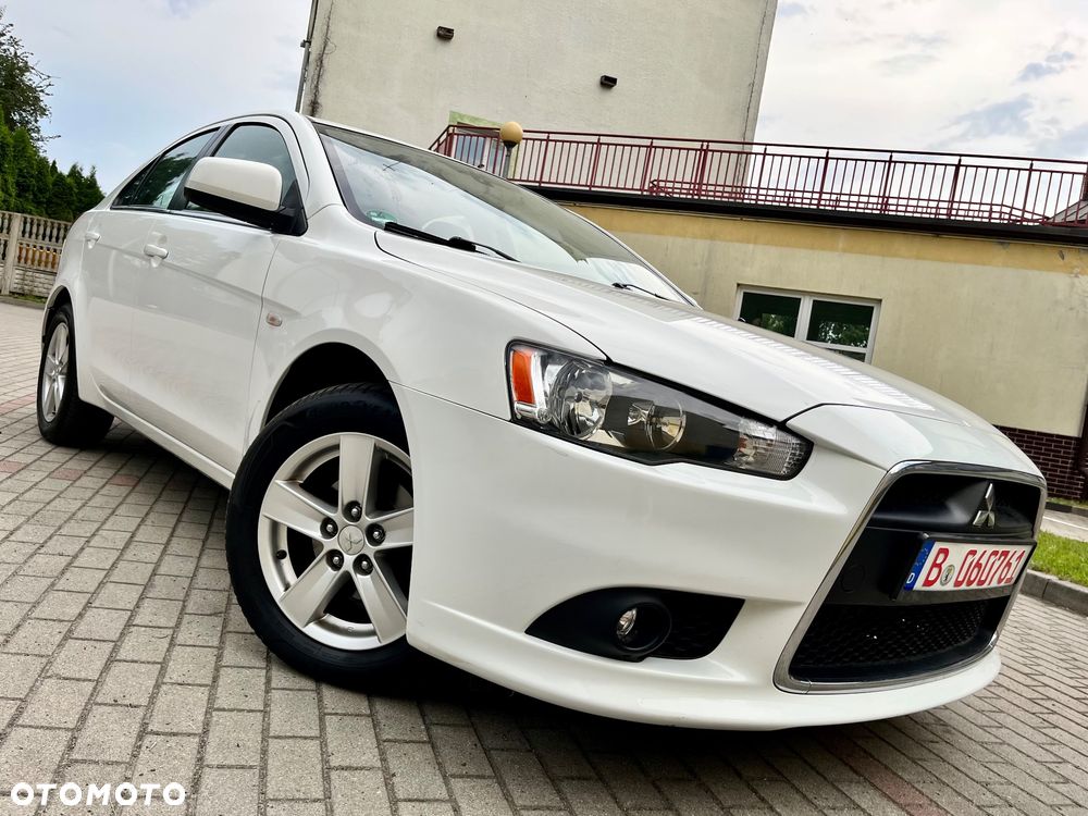 Mitsubishi Lancer 1.5 Inform - 2