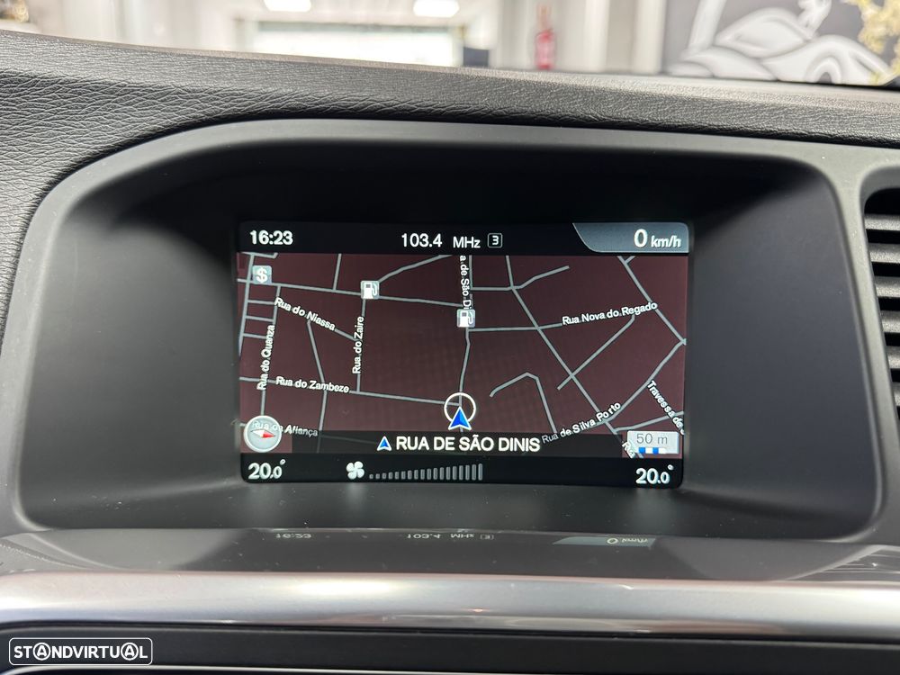 Volvo V60 D2 Momentum - 32