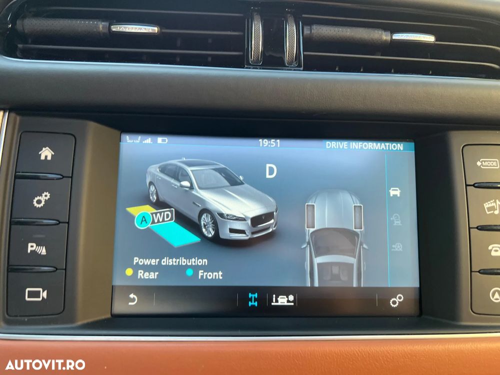 Jaguar XF 20d AWD Portfolio - 16