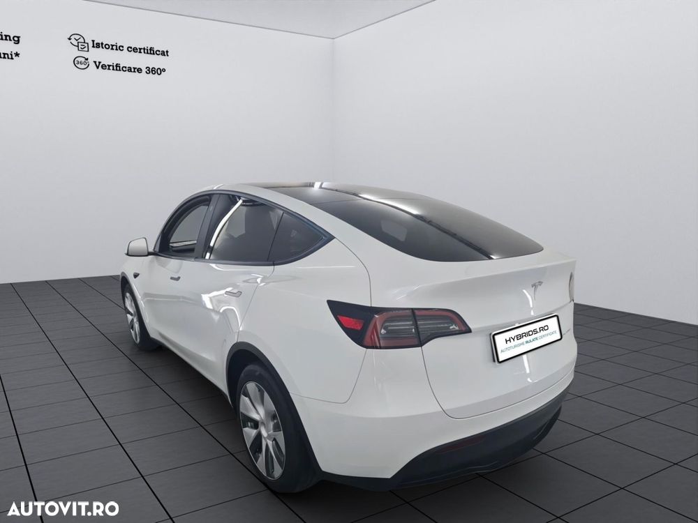 Tesla Model Y - 4