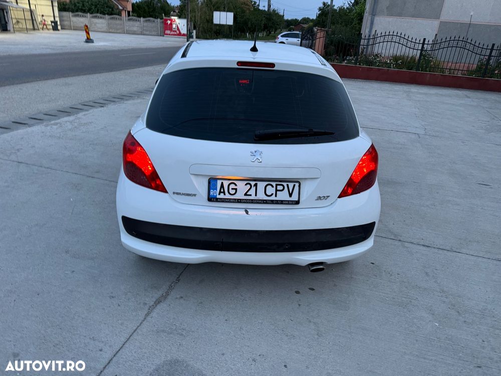 Peugeot 207 1.6HDI Feline - 24