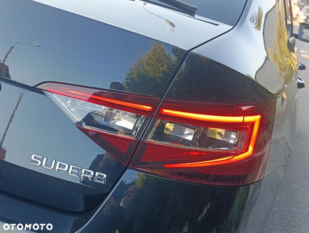 Skoda Superb 2.0 TDI DSG Premium Edition - 17