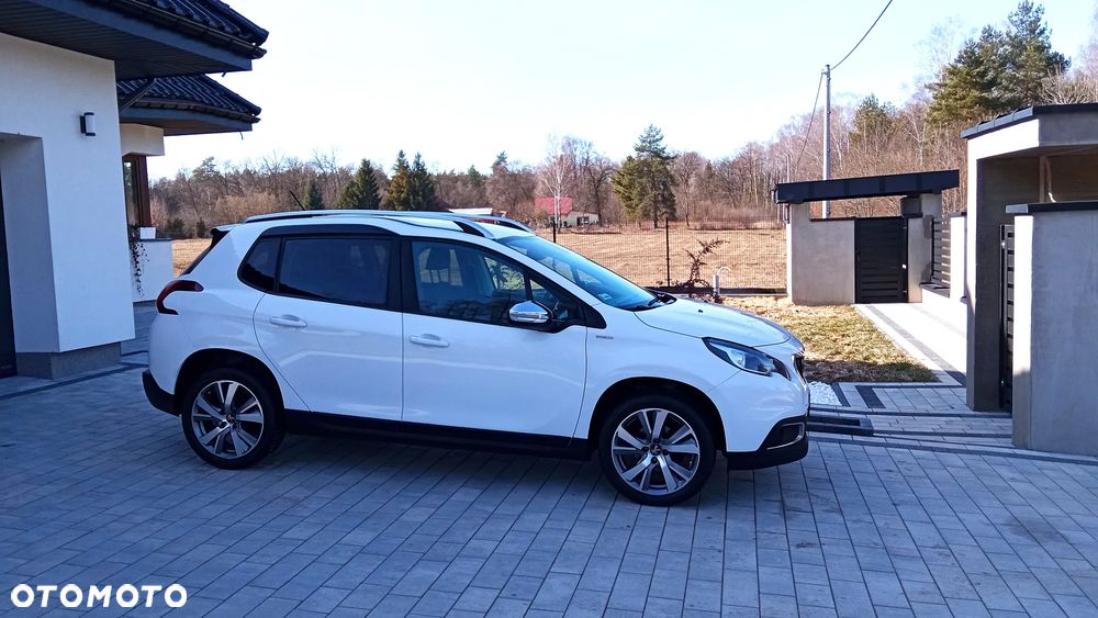 Peugeot 2008 1.2 Pure Tech Style - 12