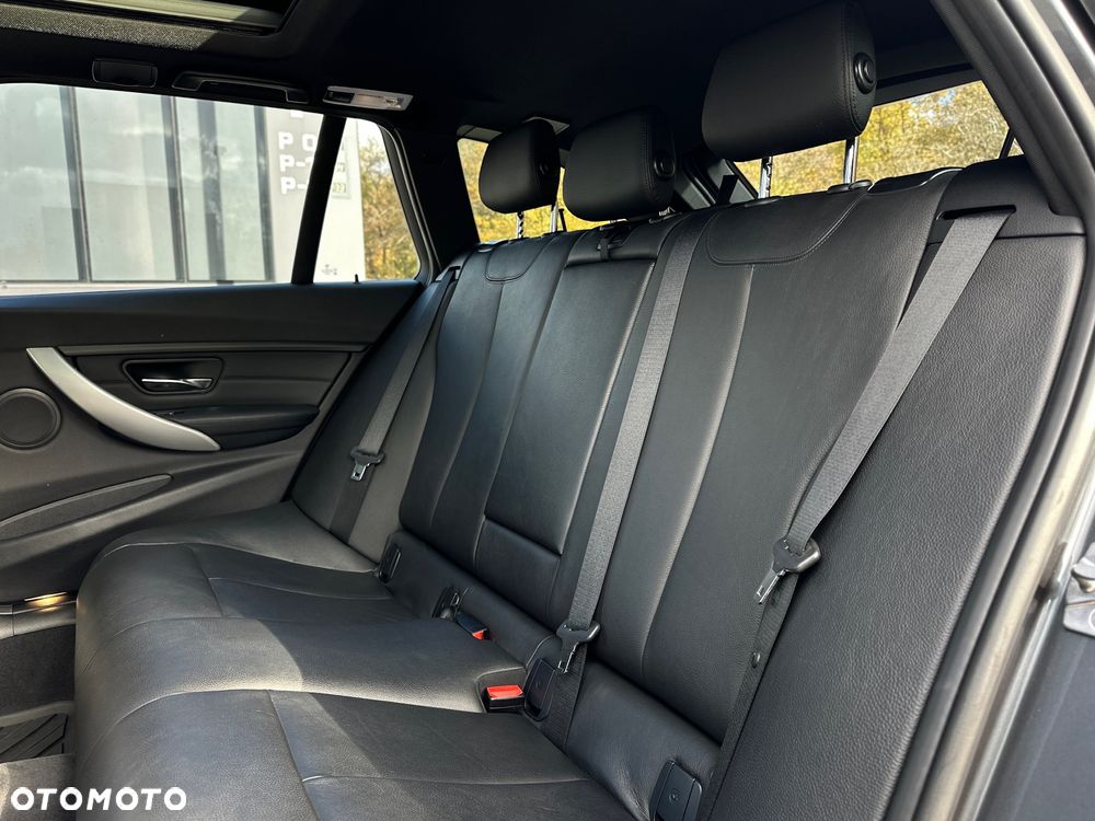 BMW Seria 3 320d Touring Sport-Aut Blue Performance Sport Line - 28