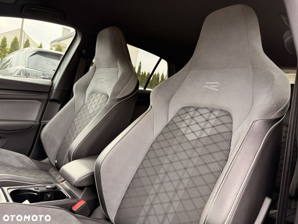 Volkswagen Golf 1.5 eTSI OPF DSG R-Line - 10