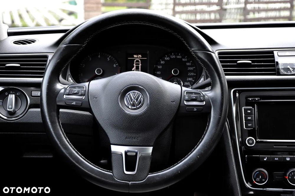 Volkswagen Passat - 35