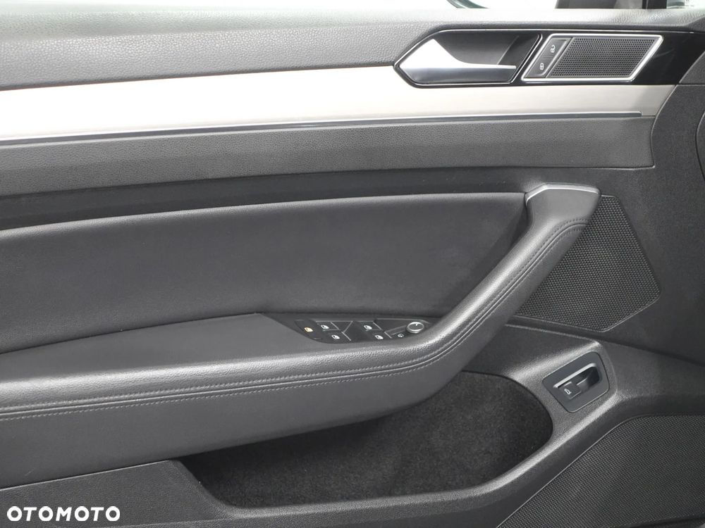 Volkswagen Passat - 16