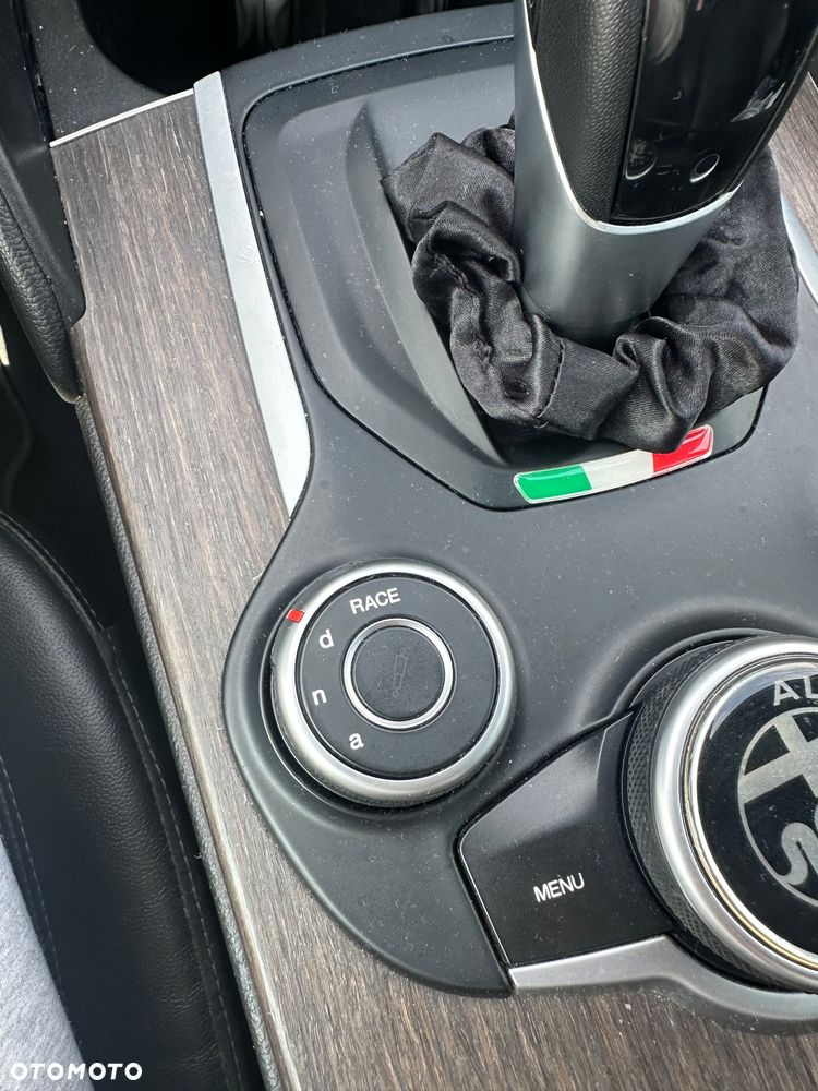 Alfa Romeo Giulia 2.0 Turbo 16V AT8 Veloce - 13