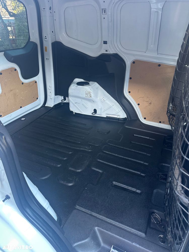 Ford Transit Courier - 4
