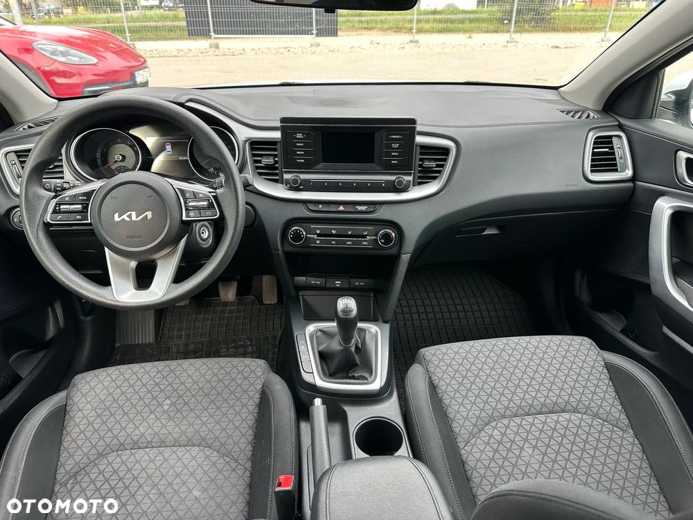 Kia Ceed - 11