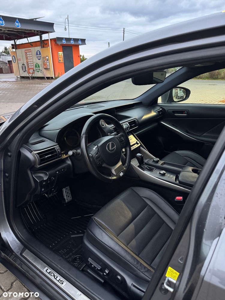 Lexus IS 200t F Sport - 10