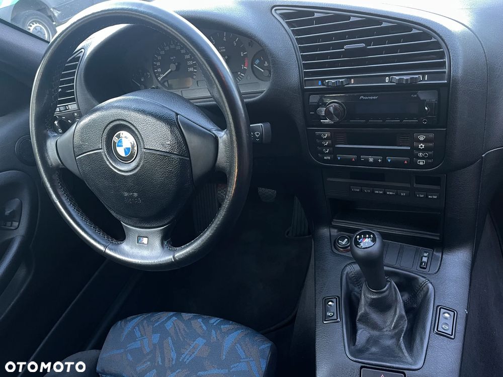 BMW Seria 3 323i - 11