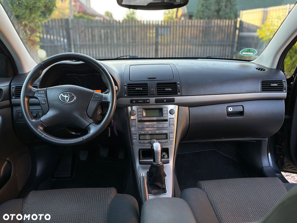 Toyota Avensis 1.8 VVT-i Sol - 19