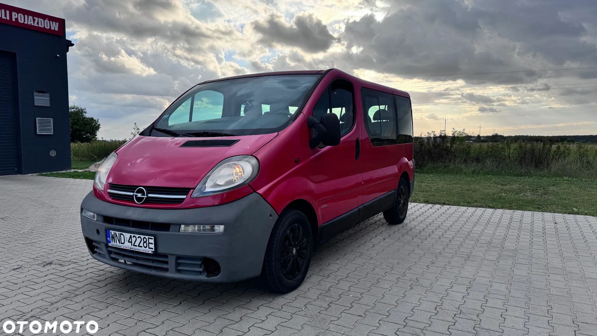 Opel Vivaro - 1