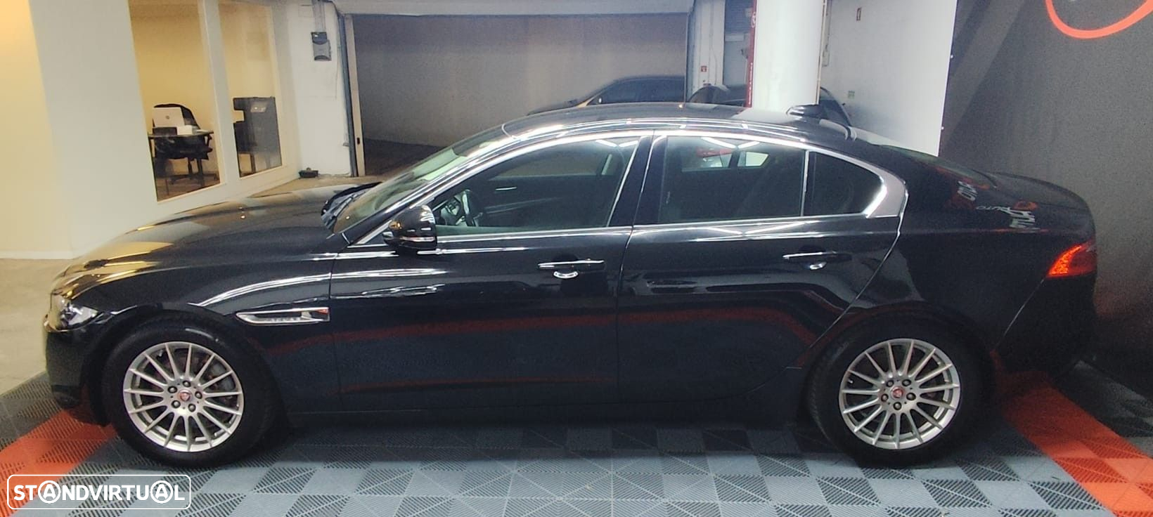 Jaguar XE 2.0 D Prestige - 5