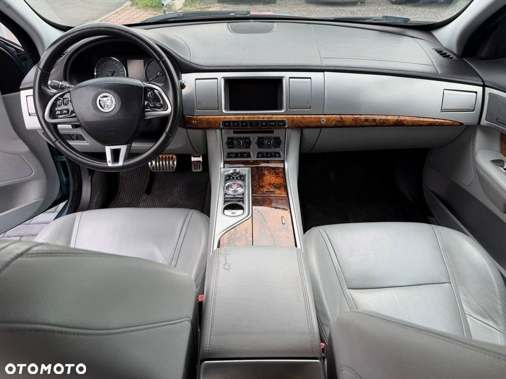Jaguar XF 2.0 T Premium Luxury - 28