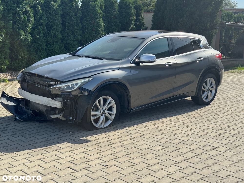 Infiniti Q30