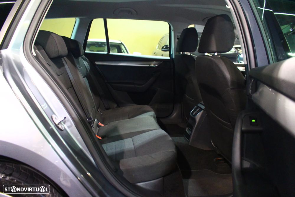 Skoda Octavia 1.6 TDI Sportline Pack - 19