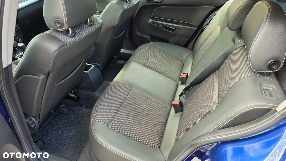 Opel Astra 1.6 T Cosmo - 11