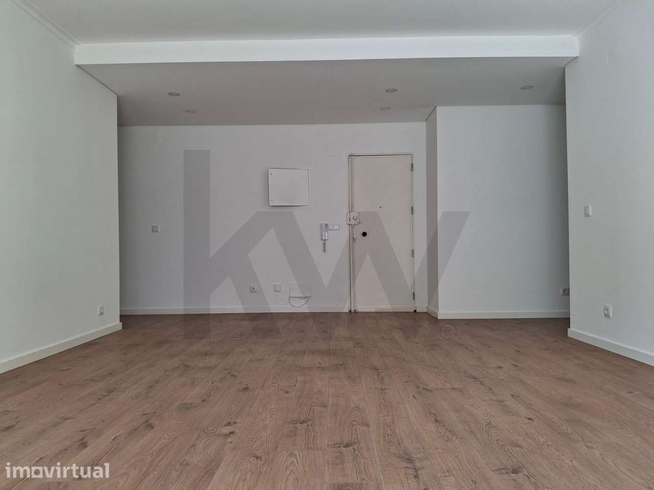 T3+1 Remodelado com Jardim Privativo e Garagem em Linda-a-Velha - Grande imagem: 3/30