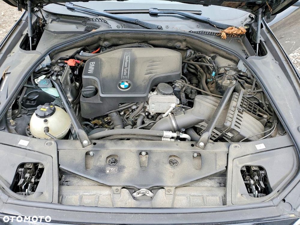 BMW Seria 5 528i - 12