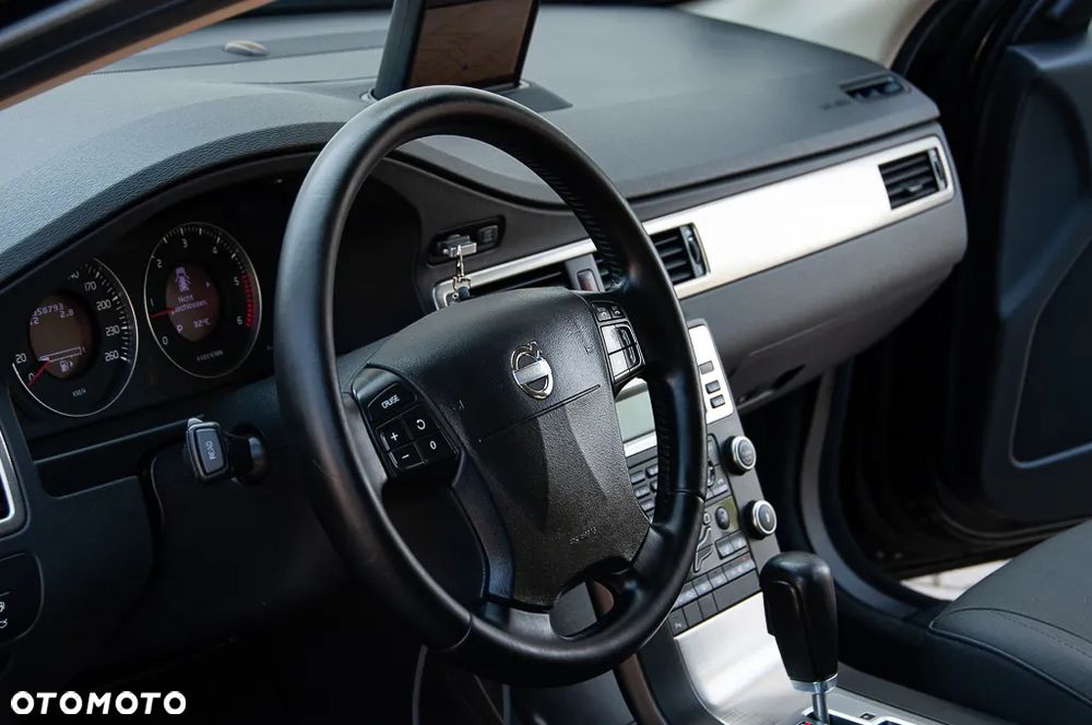 Volvo V70 2.4D Summum - 24