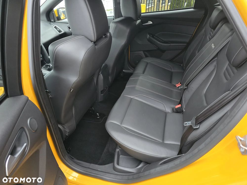 Ford Focus 2.0 EcoBoost ST mit Leder-Sport-Paket - 16