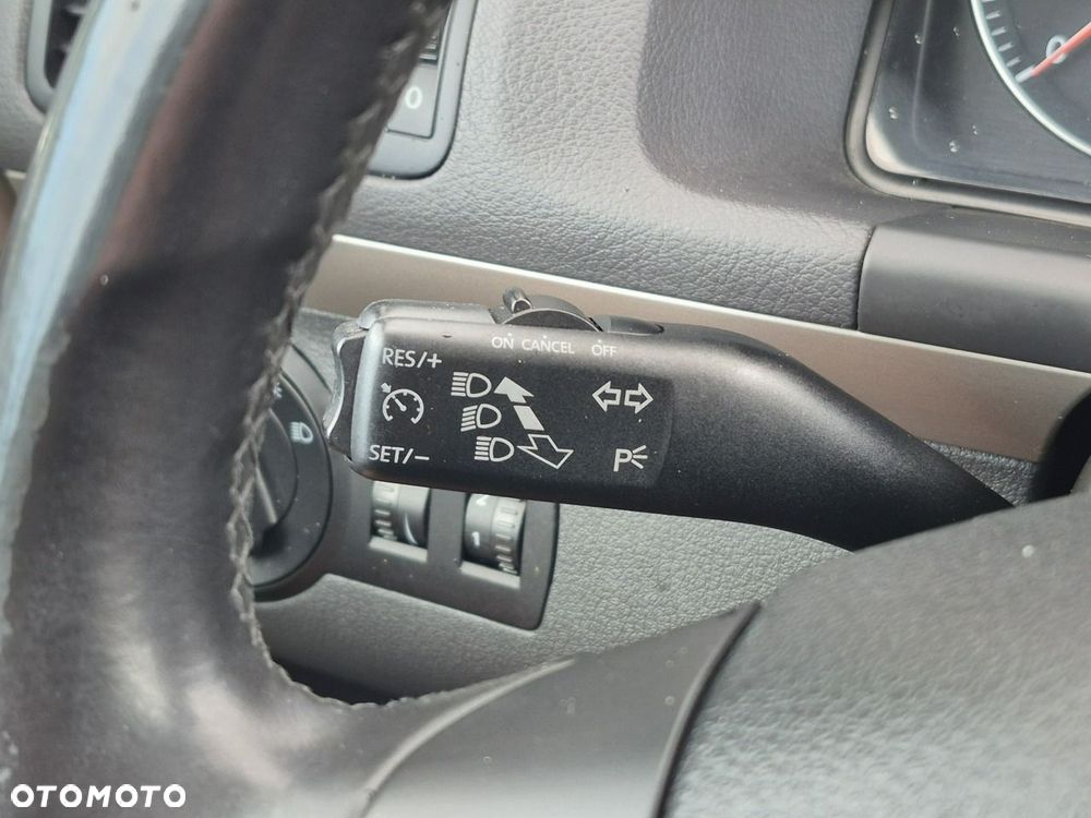 Volkswagen Touran - 33