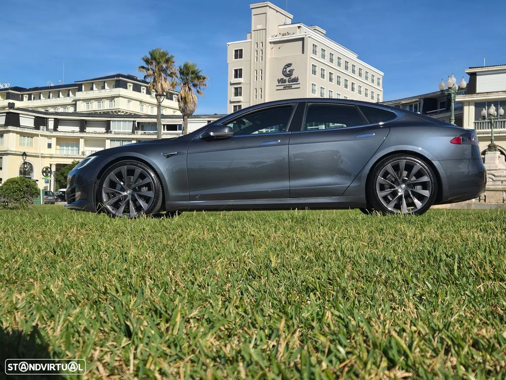 Tesla Model S Long Range — fotografia 18