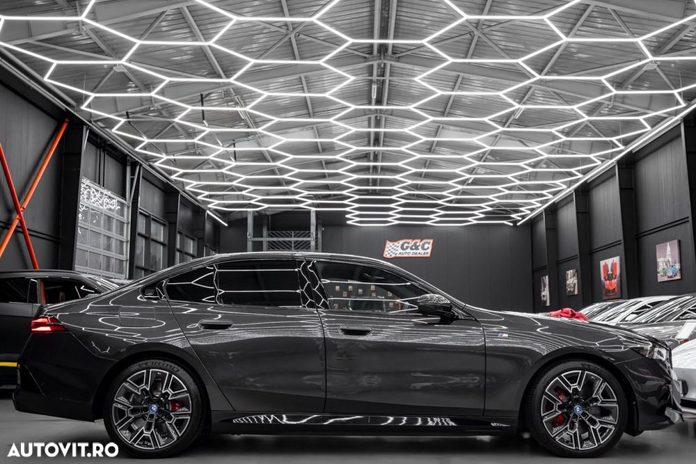BMW Seria 5 550e xDrive Aut. - 29
