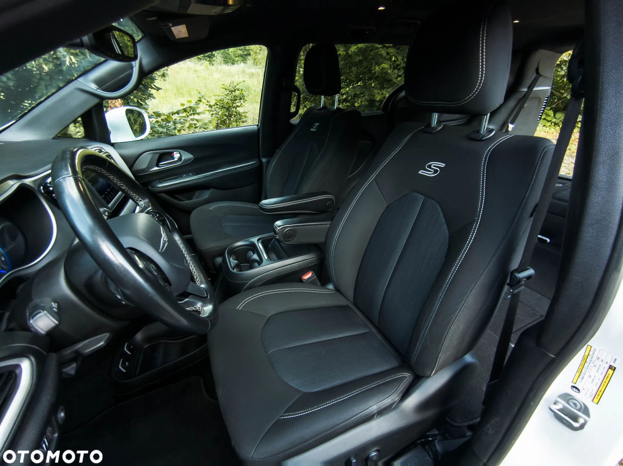 Chrysler Pacifica - 30