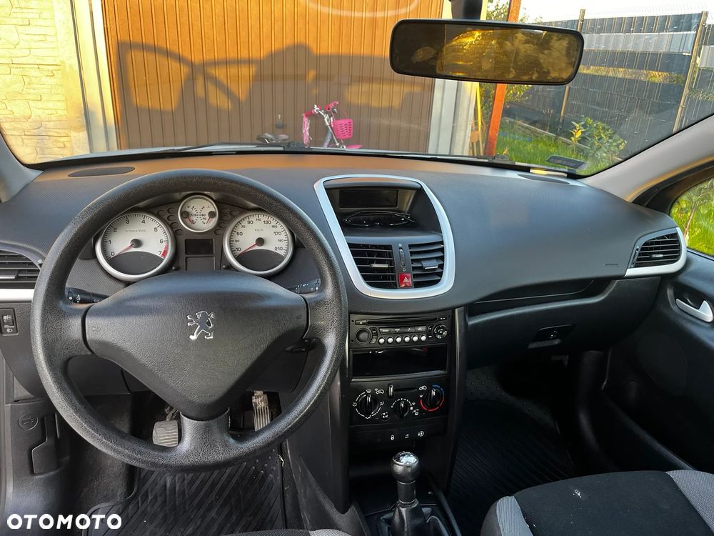 Peugeot 207 - 8