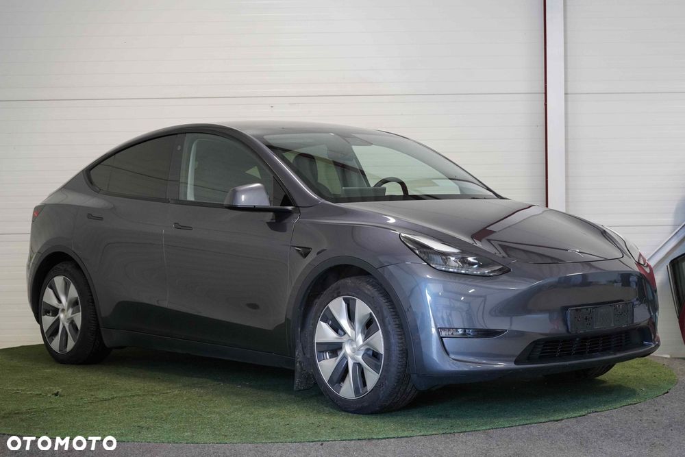 Tesla Model Y Long Range AWD - 2