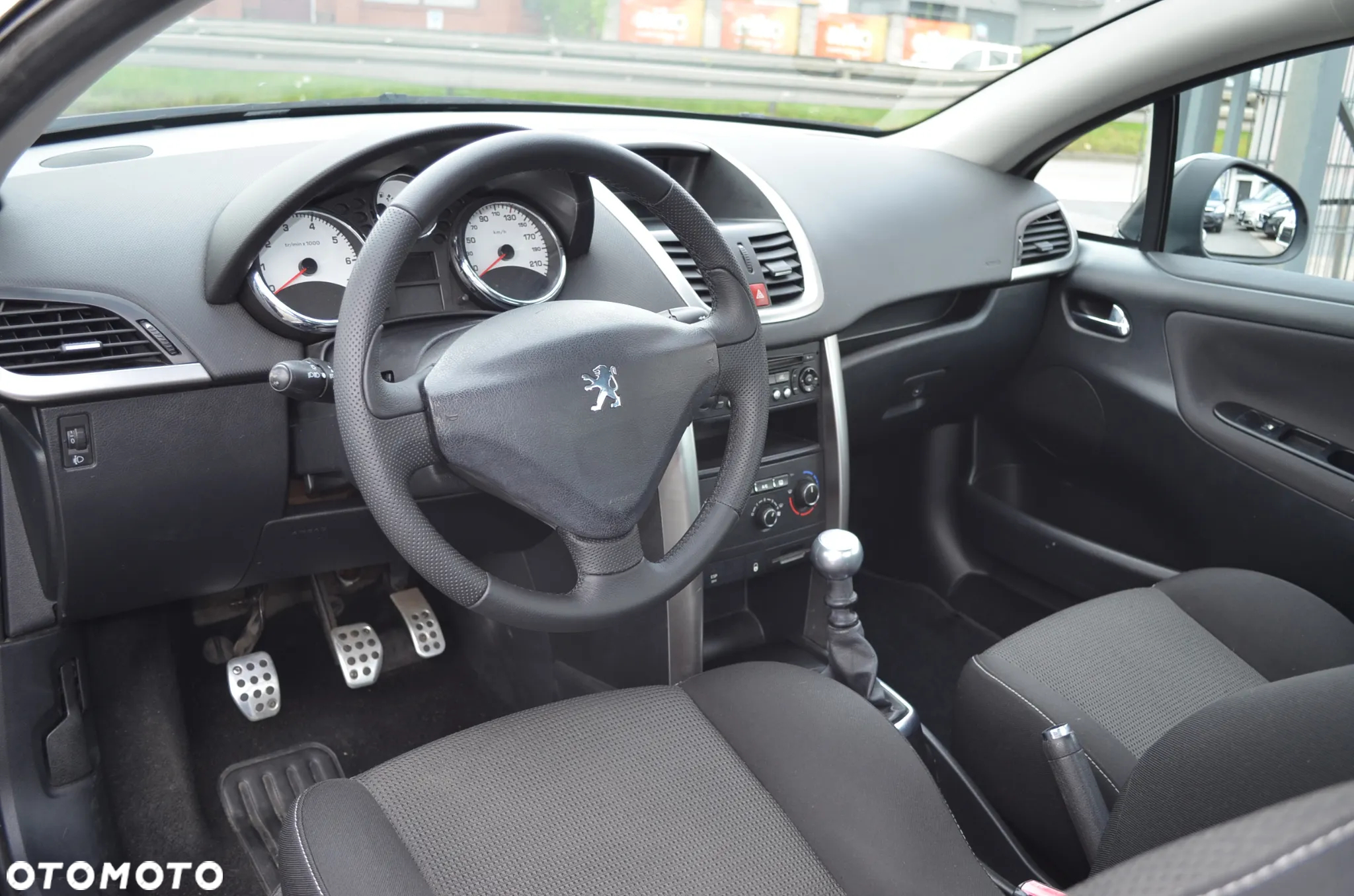 Peugeot 207 - 8