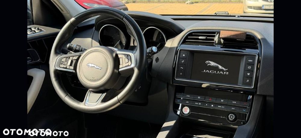 Jaguar F-Pace - 13