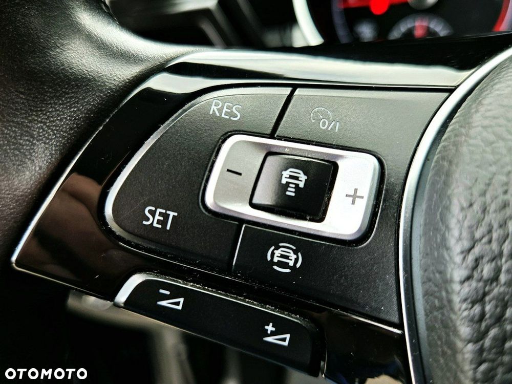Volkswagen Touran - 17