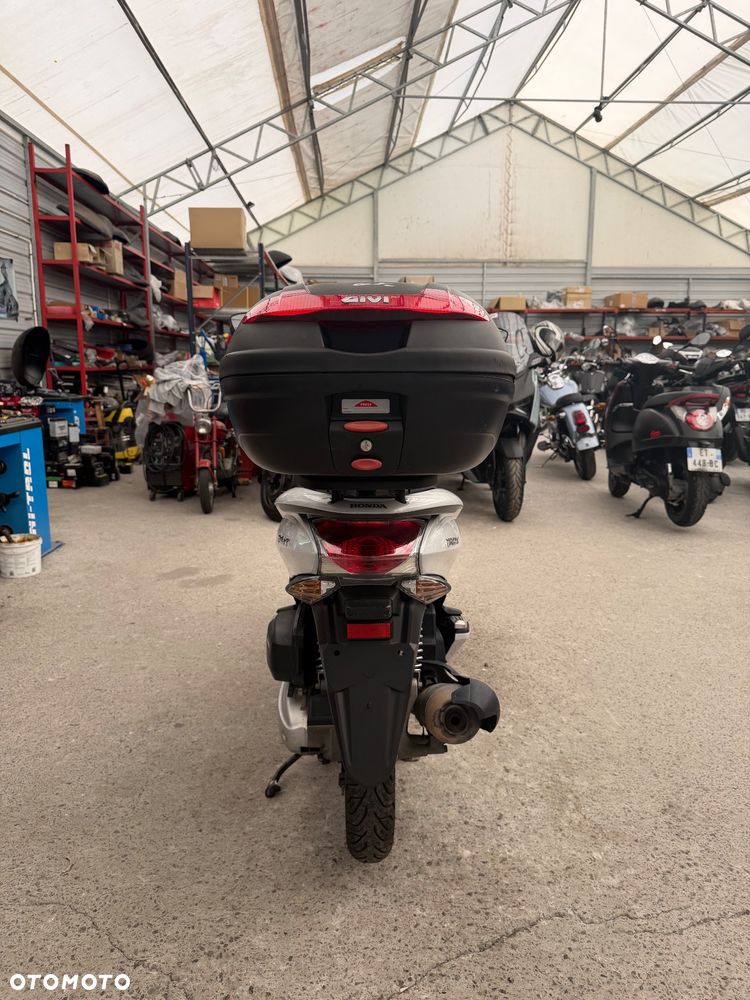 Honda PCX - 7