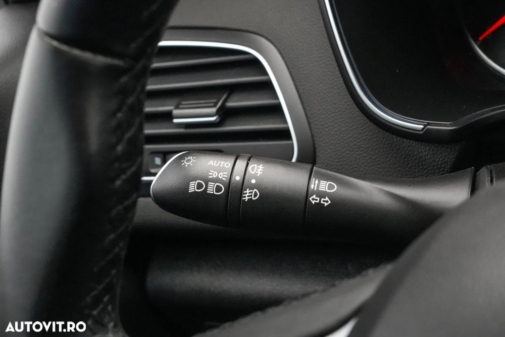 Renault Megane TCe 140 GPF EDC Equilibre - 23