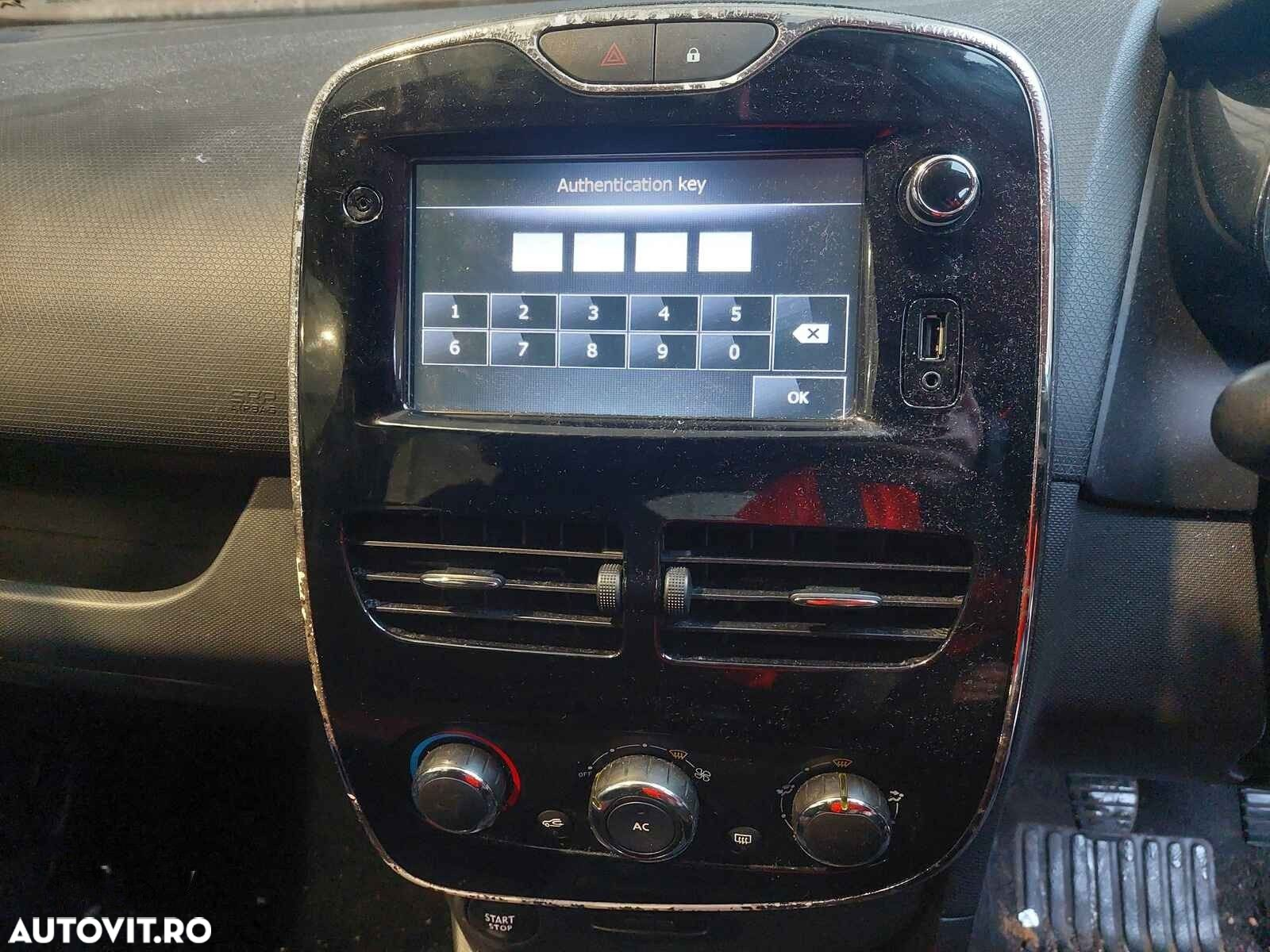 Aripa Spate Dreapta Renault Clio 2013 Hatchback Negru - 6