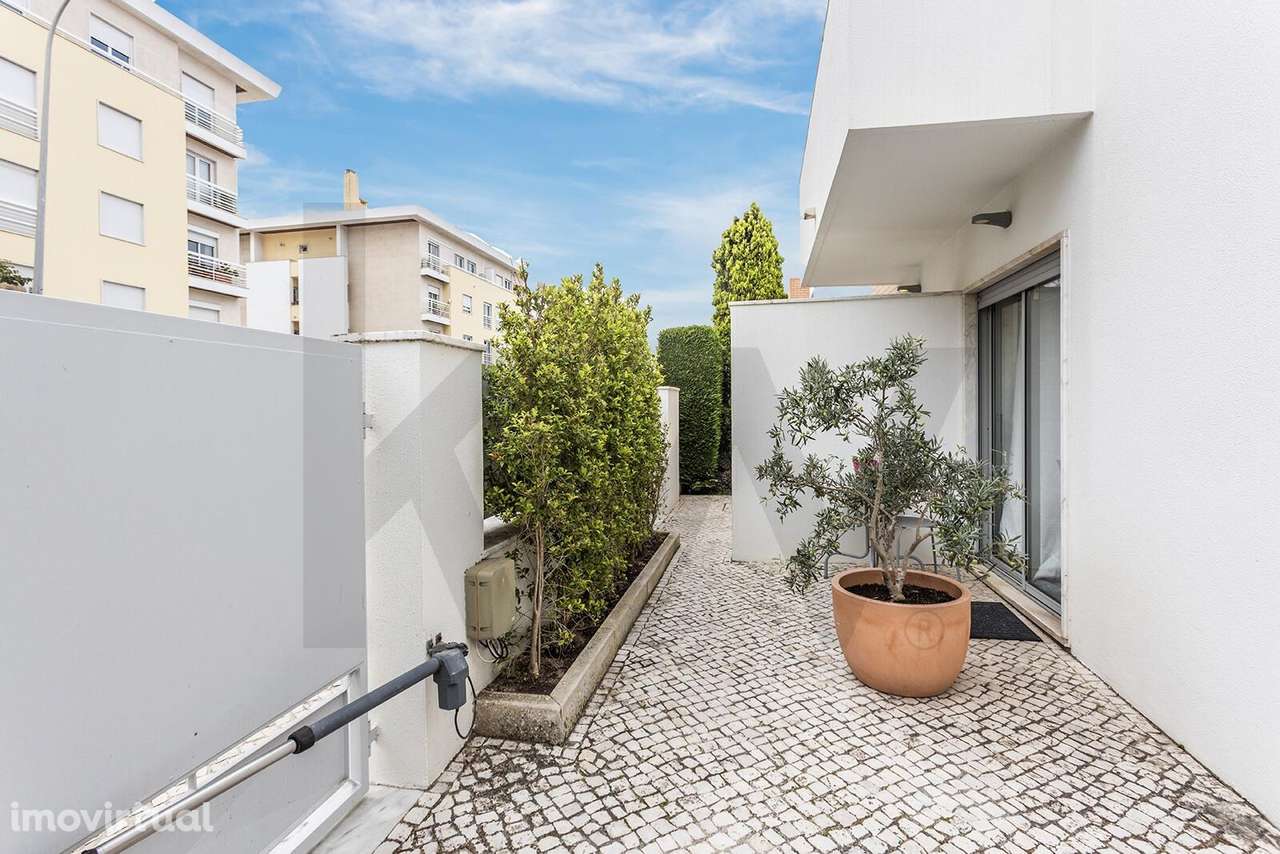 Moradia T5 com Piscina nos Jardins da Parede – Estoril - Grande imagem: 4/40