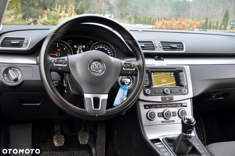 Volkswagen Passat - 30