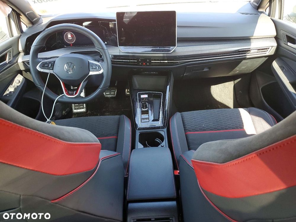 Volkswagen Golf - 8
